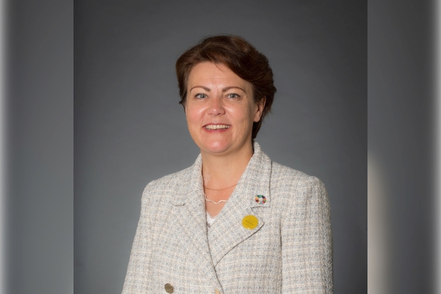 Elena Korosteleva 900x600